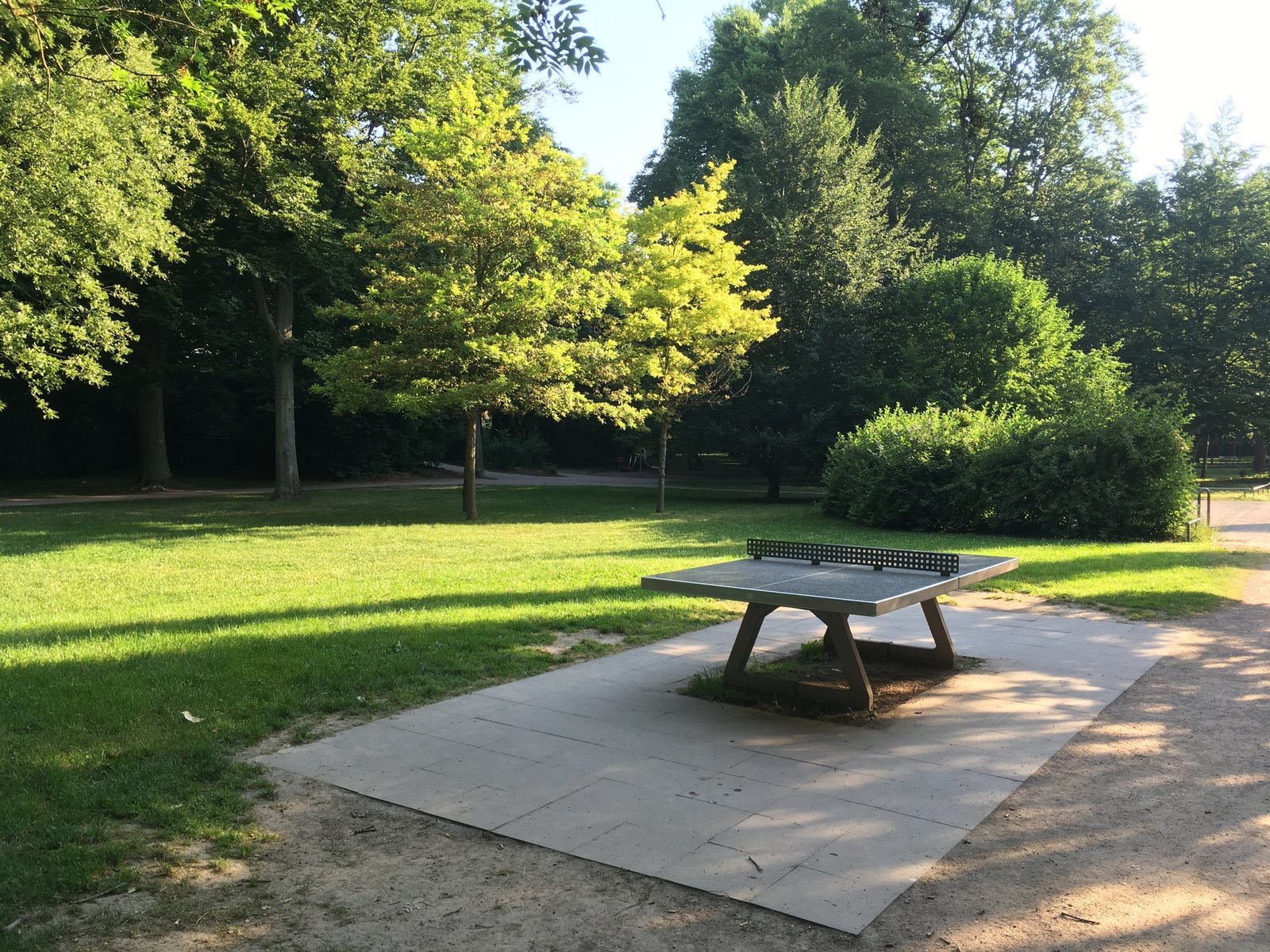 Ping-pong au soleil, qui est partant 🏓☀️ ? 